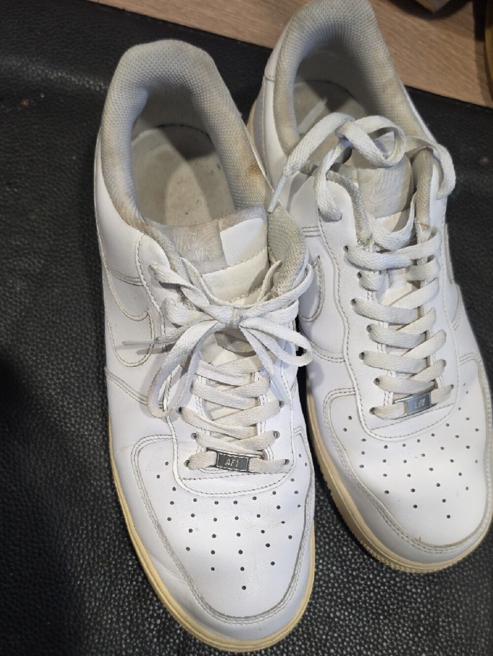 Nike White Men’s Low-Top Leather Sneakers - Picture 2 of 3